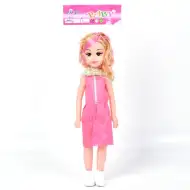 V šatách barvy baby pink ve velikosti 46 cm