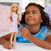 Barbie: Fashionista kamarádky stylová módní panenka ve sádře v růžových kostkovaných šatech – Mattel