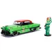DC Comics: Figurka Jedovatý polibek a kovový model auta 1953 Chevy Bel Air 1/24 - Simba Toys