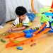 Hot Wheels Stunt Tracks: Sada dráhy s autíčkem – Srážka ve vzduchu – Mattel